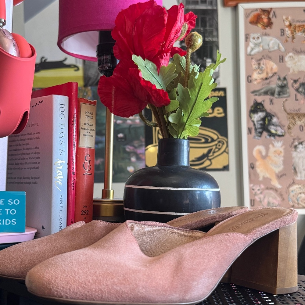 GORGE MAUVE SUEDE BLOCK HEELS.